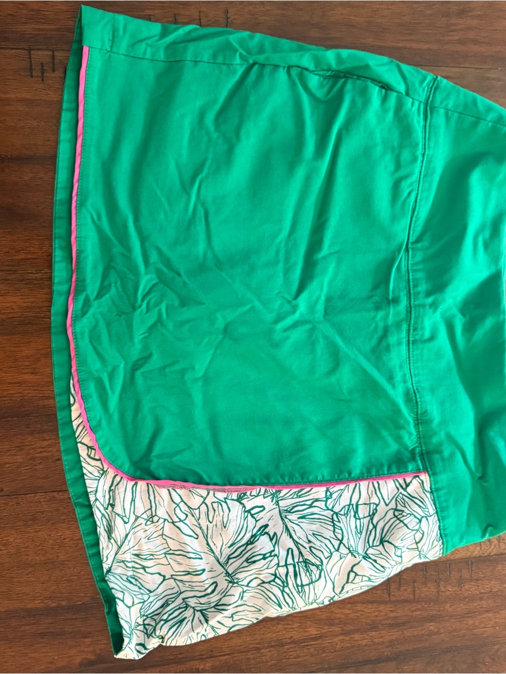 Lady Hagen Green Athletic GolfSkort with Leaf Panel - Picture 3 of 9